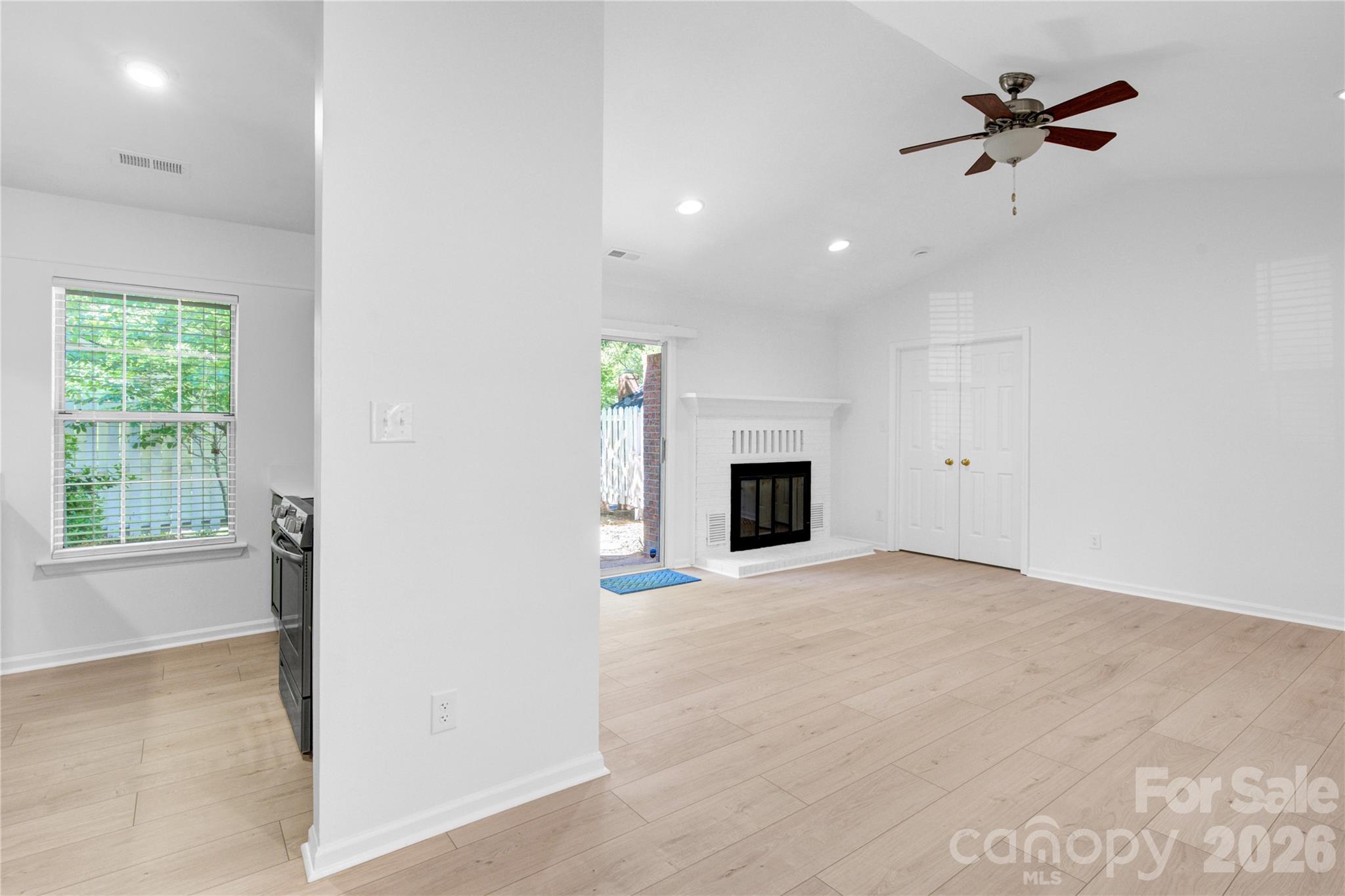 2734 Tiergarten Lane Charlotte NC 28210