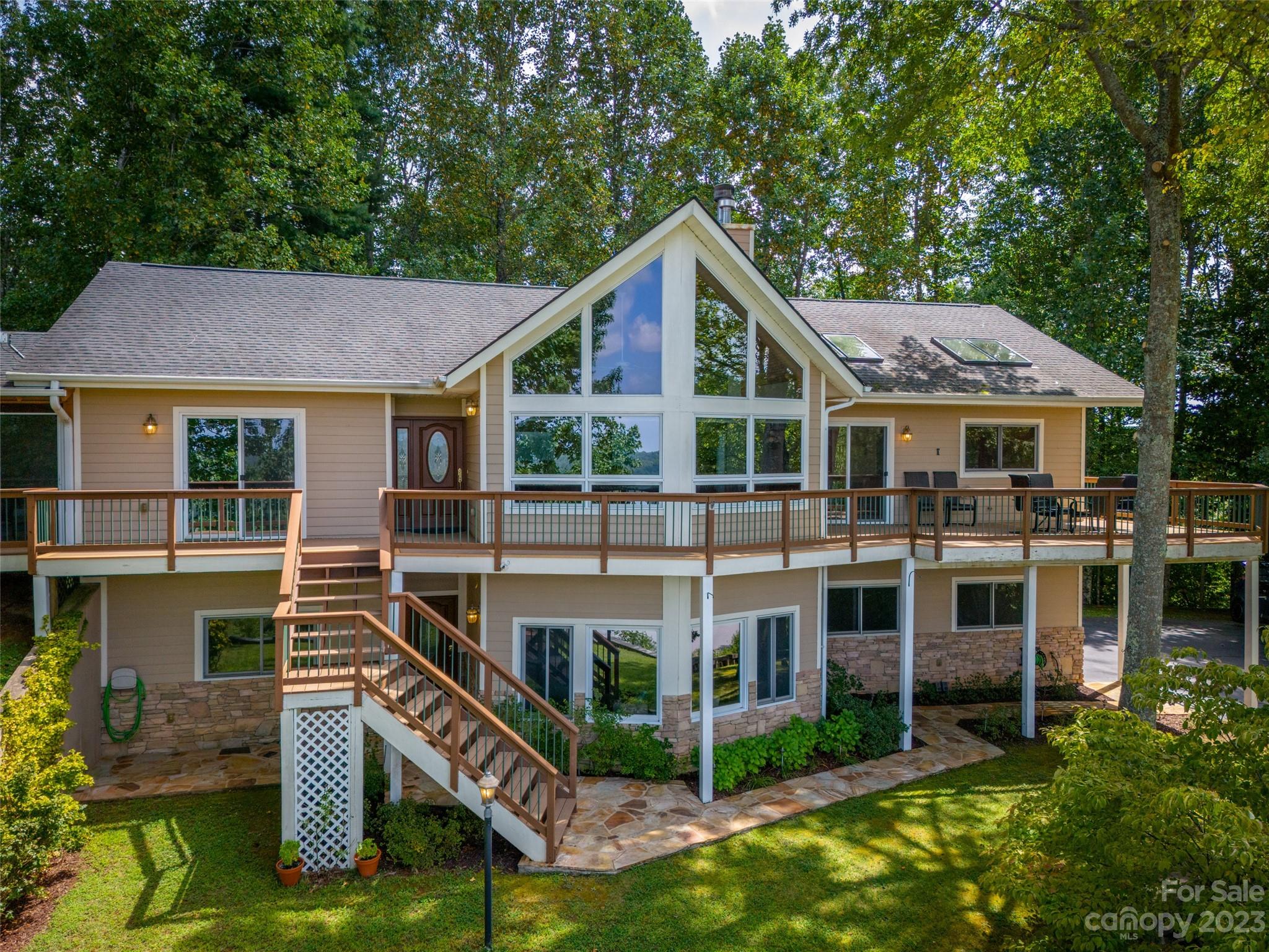 749 Whites Lake Boulevard Saluda NC 28773
