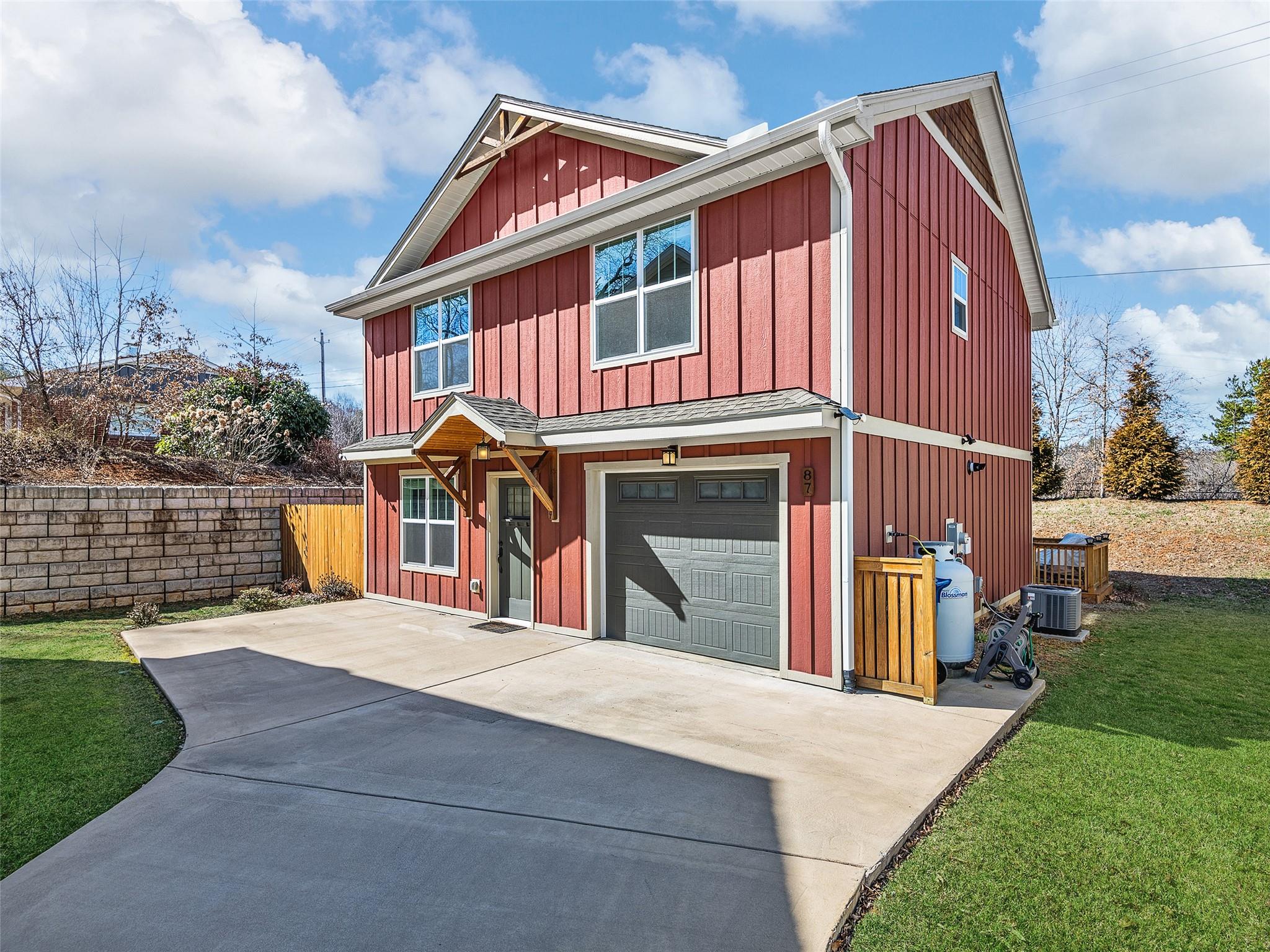 87 Towne Place Clyde NC 28721