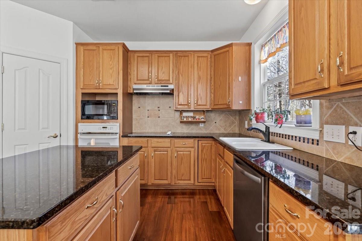 9825 Zackery Avenue Charlotte NC 28277