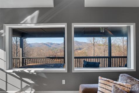 263 S Pinnacle Drive Burnsville NC 28714