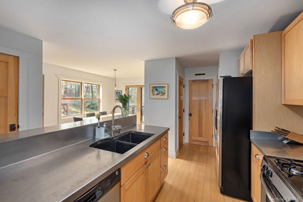 11 Reynolds Road Asheville NC 28806