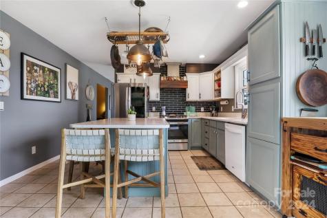 115 Knollway Court Asheville NC 28806