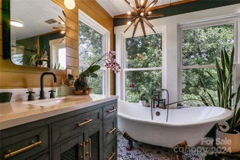 115 Knollway Court Asheville NC 28806