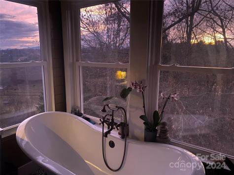 115 Knollway Court Asheville NC 28806