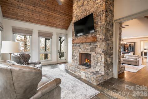 2 Cherokee Orchard Court Fairview NC 28730