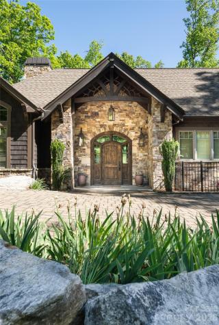 2 Cherokee Orchard Court Fairview NC 28730