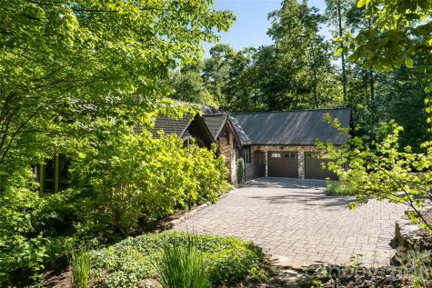 2 Cherokee Orchard Court Fairview NC 28730