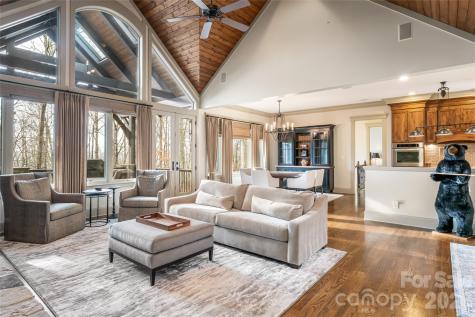 2 Cherokee Orchard Court Fairview NC 28730