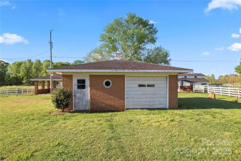 36984 B&c Carter Road New London NC 28127