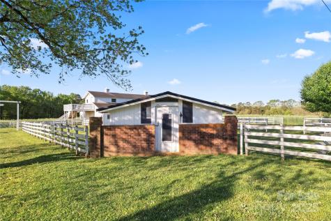 36984 B&c Carter Road New London NC 28127