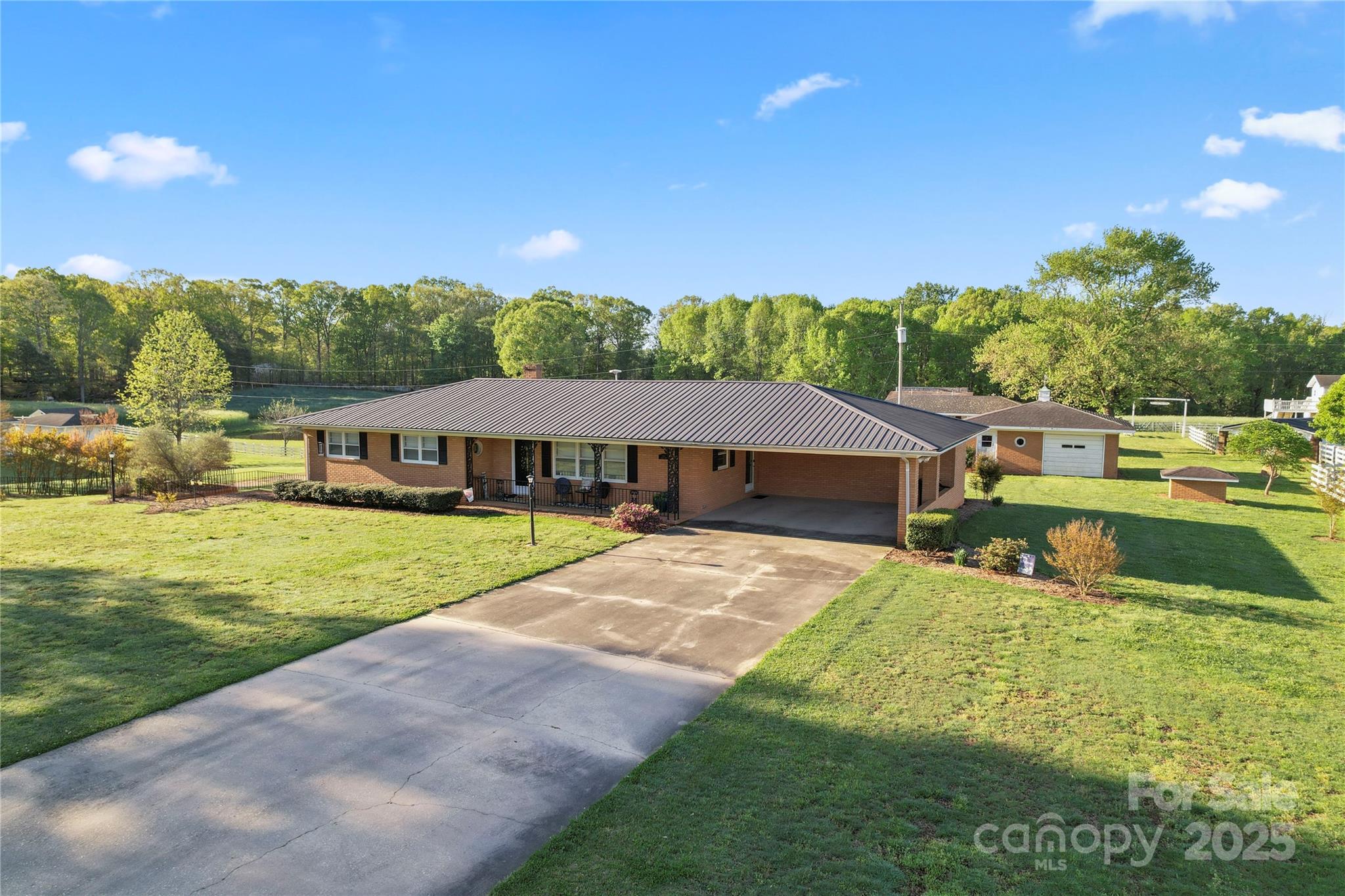 36984 B&c Carter Road New London NC 28127