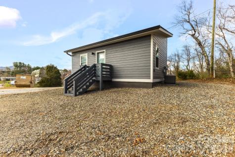 17 Red Leaf Road Asheville NC 28806