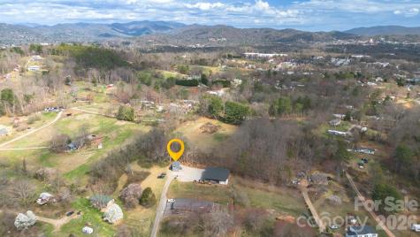 17 Red Leaf Road Asheville NC 28806