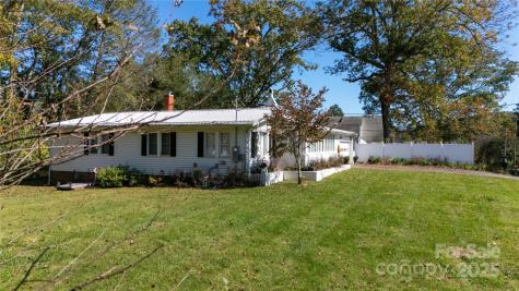 44 Hemlock Avenue Spruce Pine NC 28777