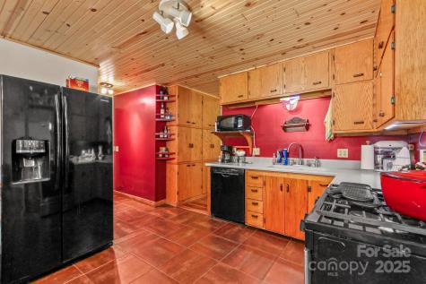 1925 Green Hill Road Blowing Rock NC 28605