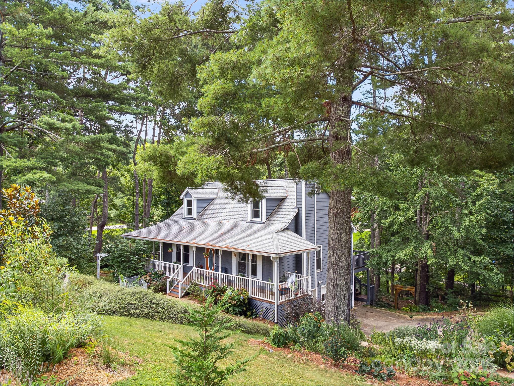 127 Forest Lake Drive Asheville NC 28803