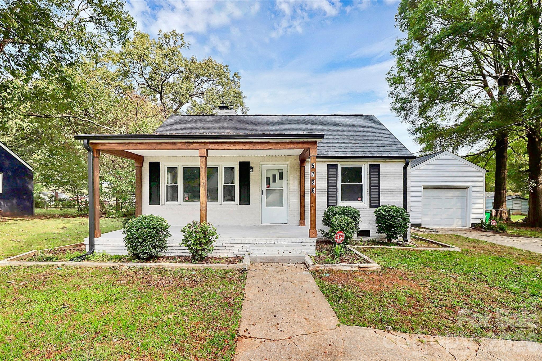 5726 Oak Drive Charlotte NC 28216