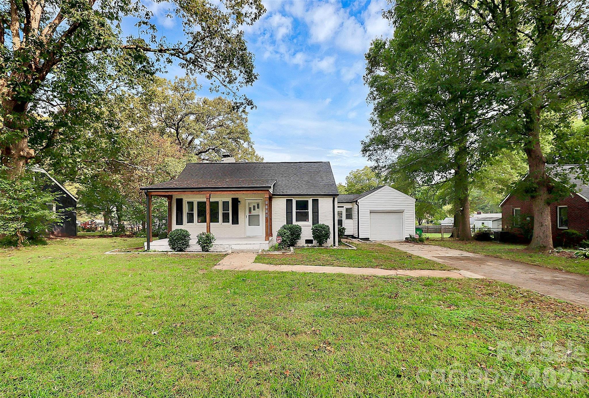 5726 Oak Drive Charlotte NC 28216