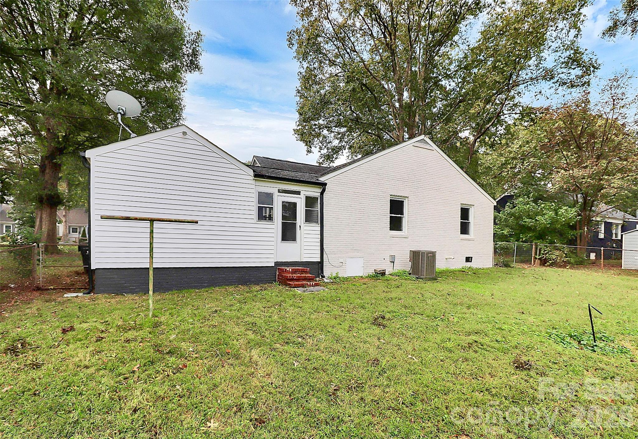 5726 Oak Drive Charlotte NC 28216