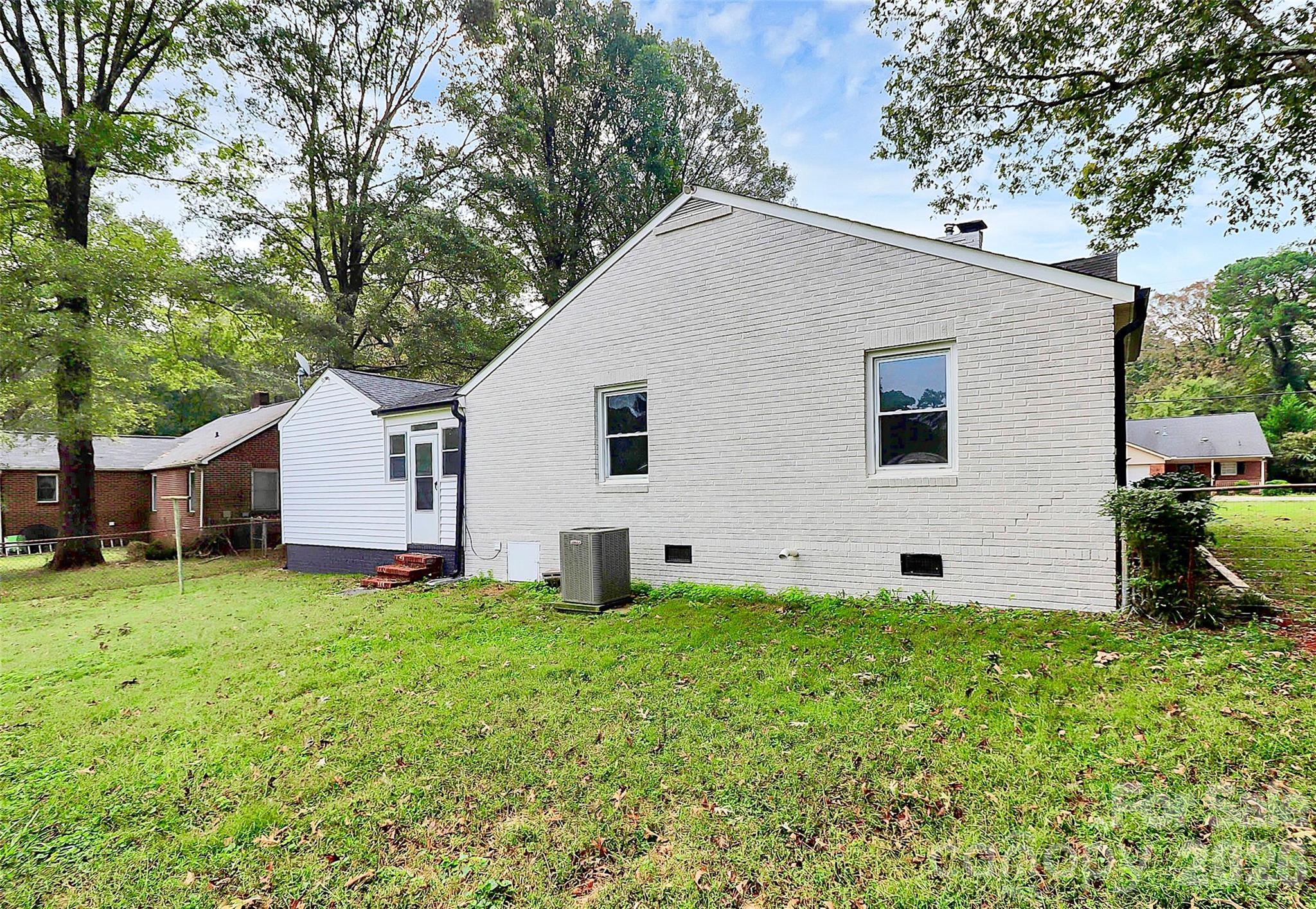 5726 Oak Drive Charlotte NC 28216