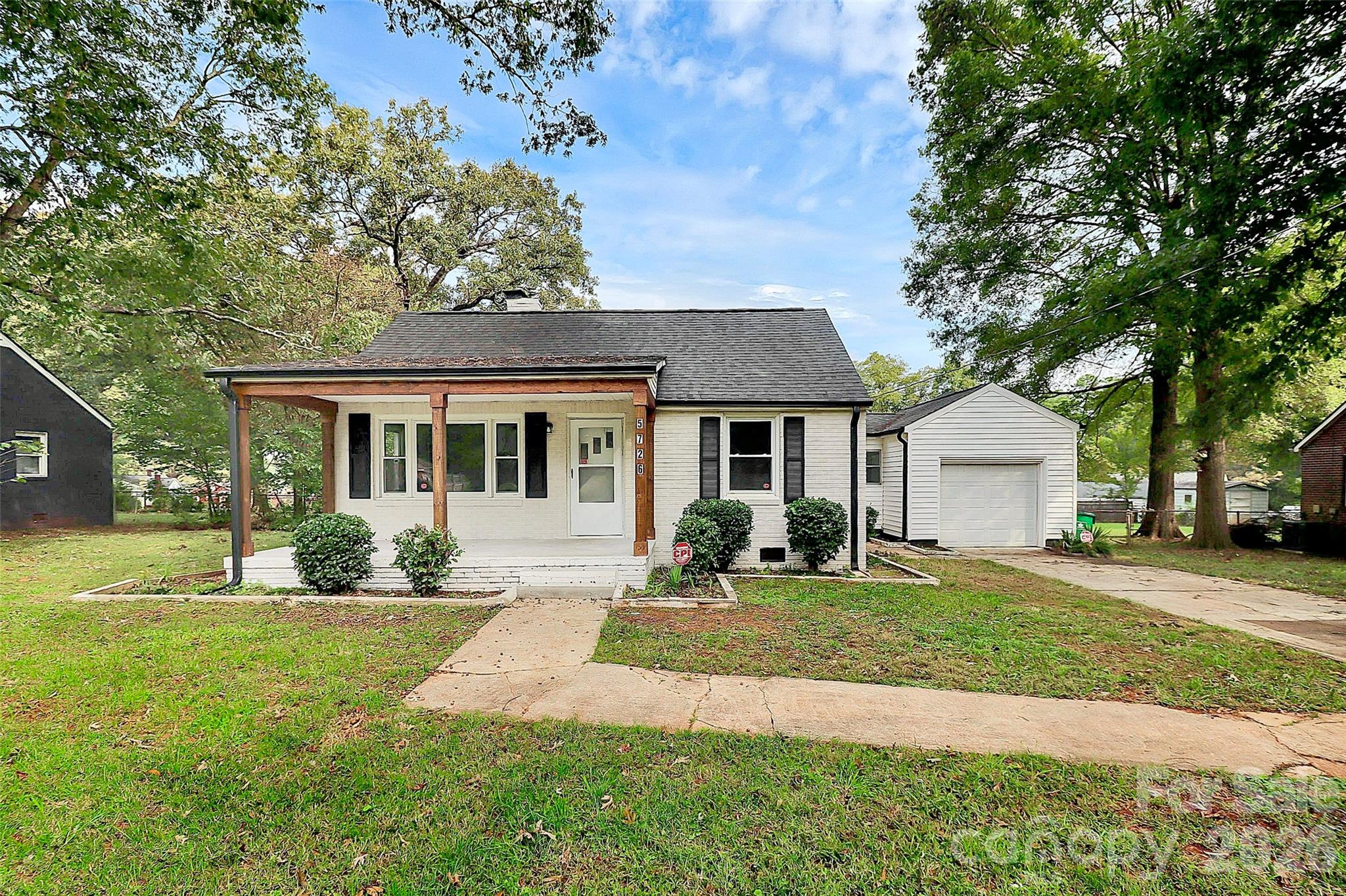 5726 Oak Drive Charlotte NC 28216