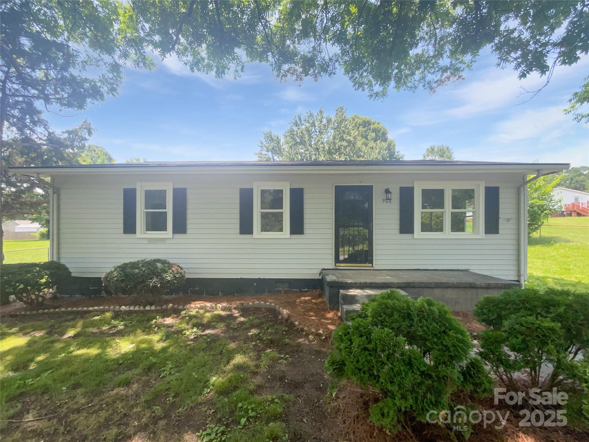 908 Mccollough Street Statesville NC 28677