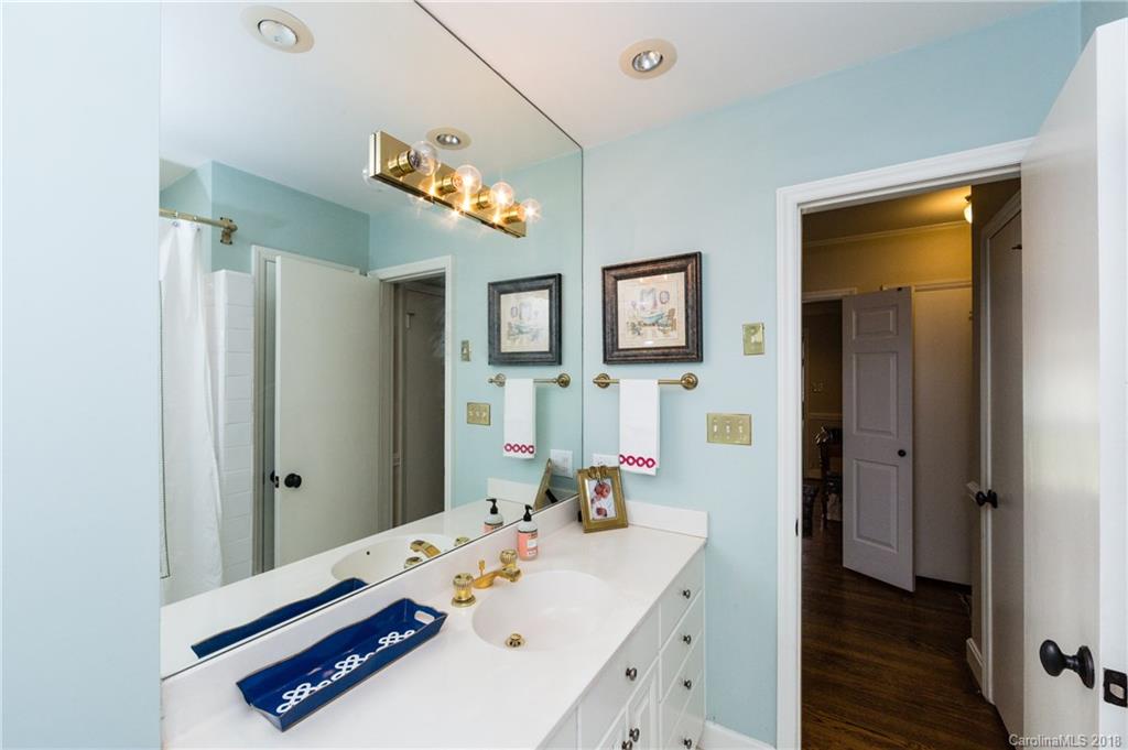1427 Cavendish Court Charlotte NC 28211
