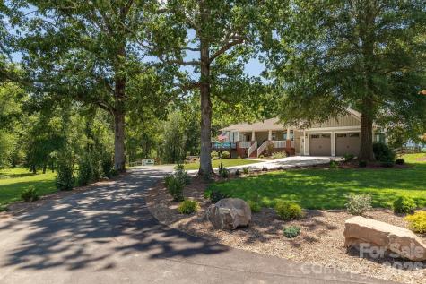 16 School House Road Mills River NC 28759