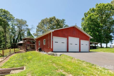 16 School House Road Mills River NC 28759