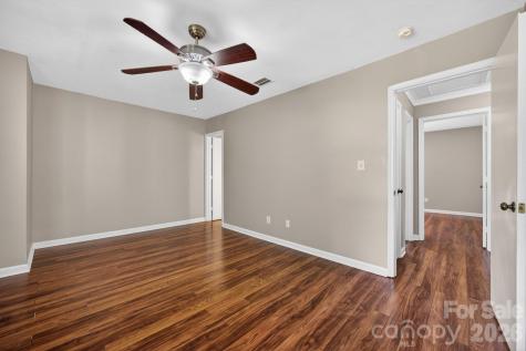 4321 Baylor Street Greensboro NC 27455