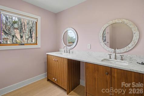 8 Nottingham Drive Candler NC 28715