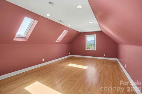 8 Nottingham Drive Candler NC 28715