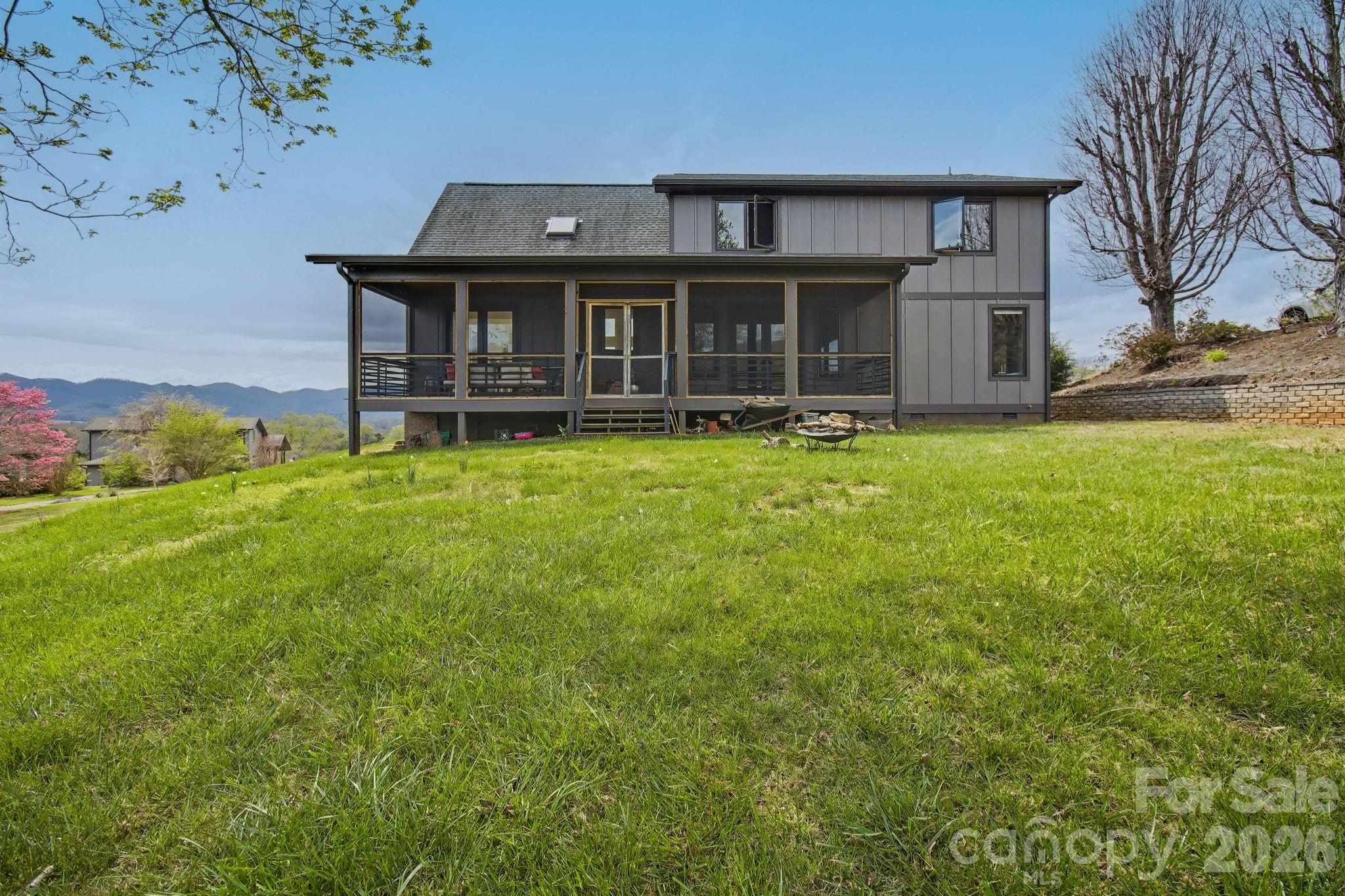 8 Nottingham Drive Candler NC 28715