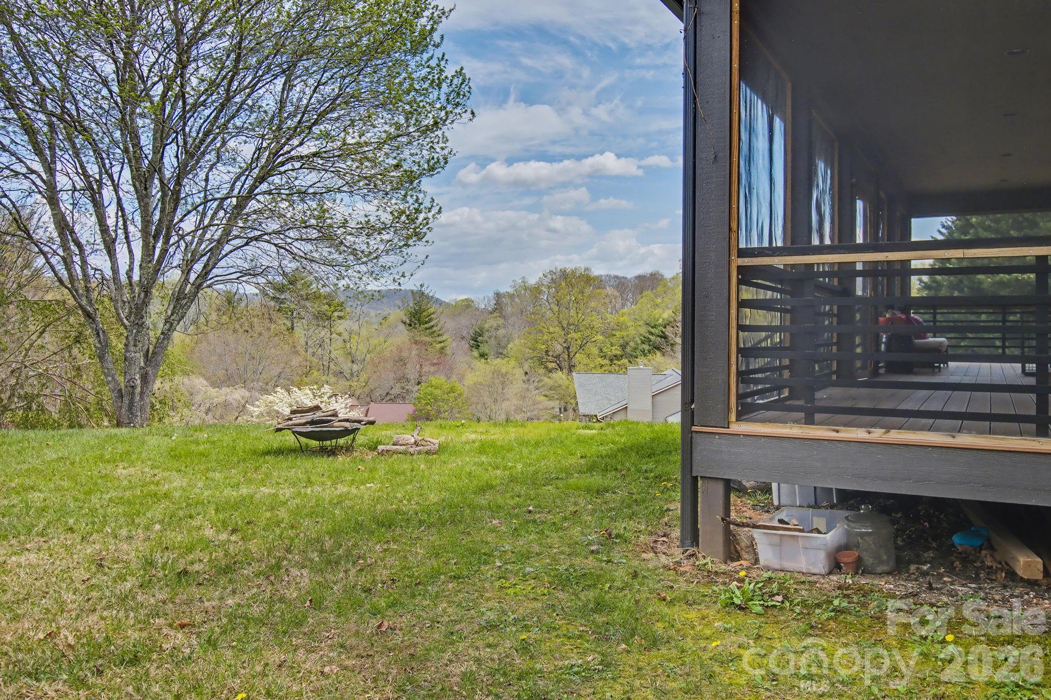 8 Nottingham Drive Candler NC 28715