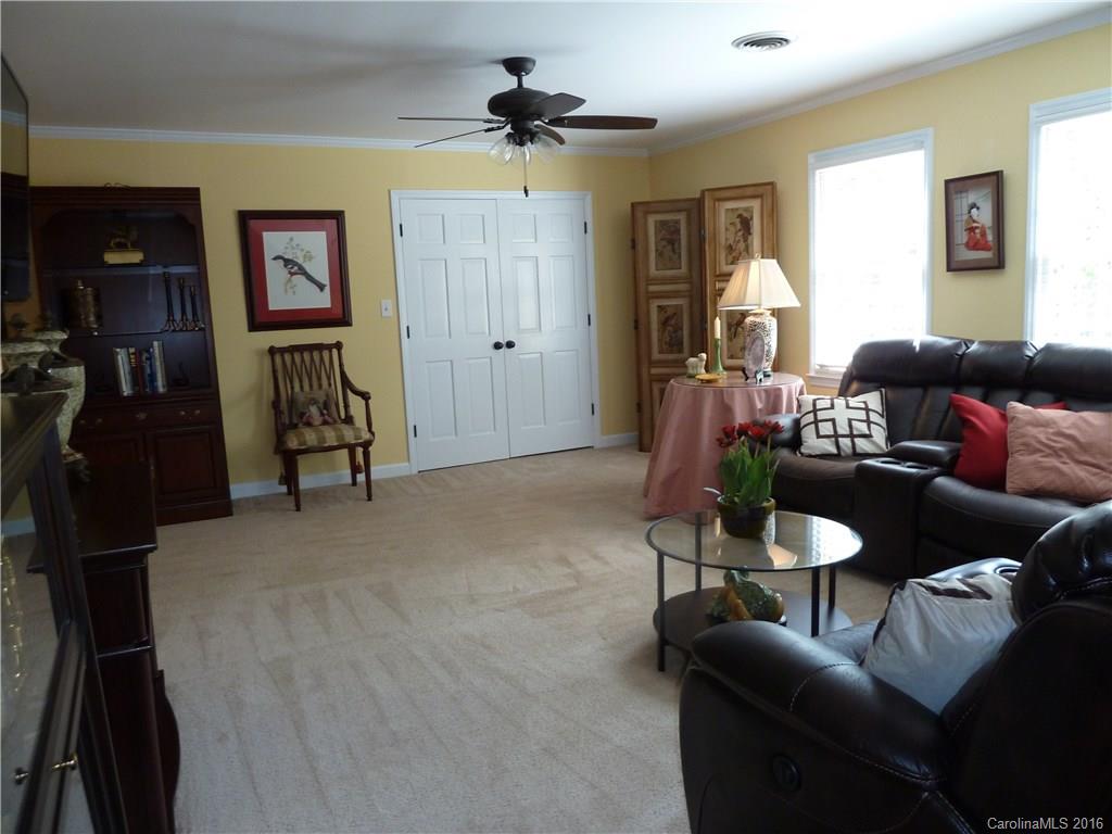 2424 Wolfe Ridge Road Charlotte NC 28210