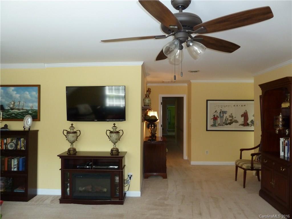 2424 Wolfe Ridge Road Charlotte NC 28210