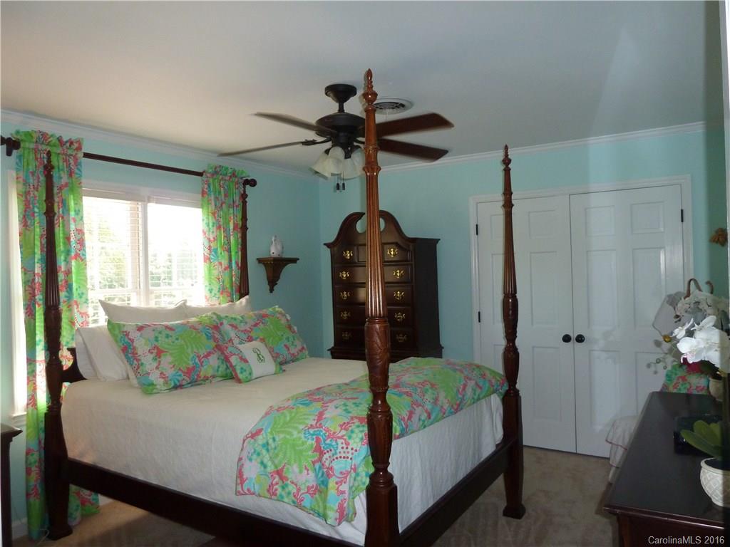 2424 Wolfe Ridge Road Charlotte NC 28210