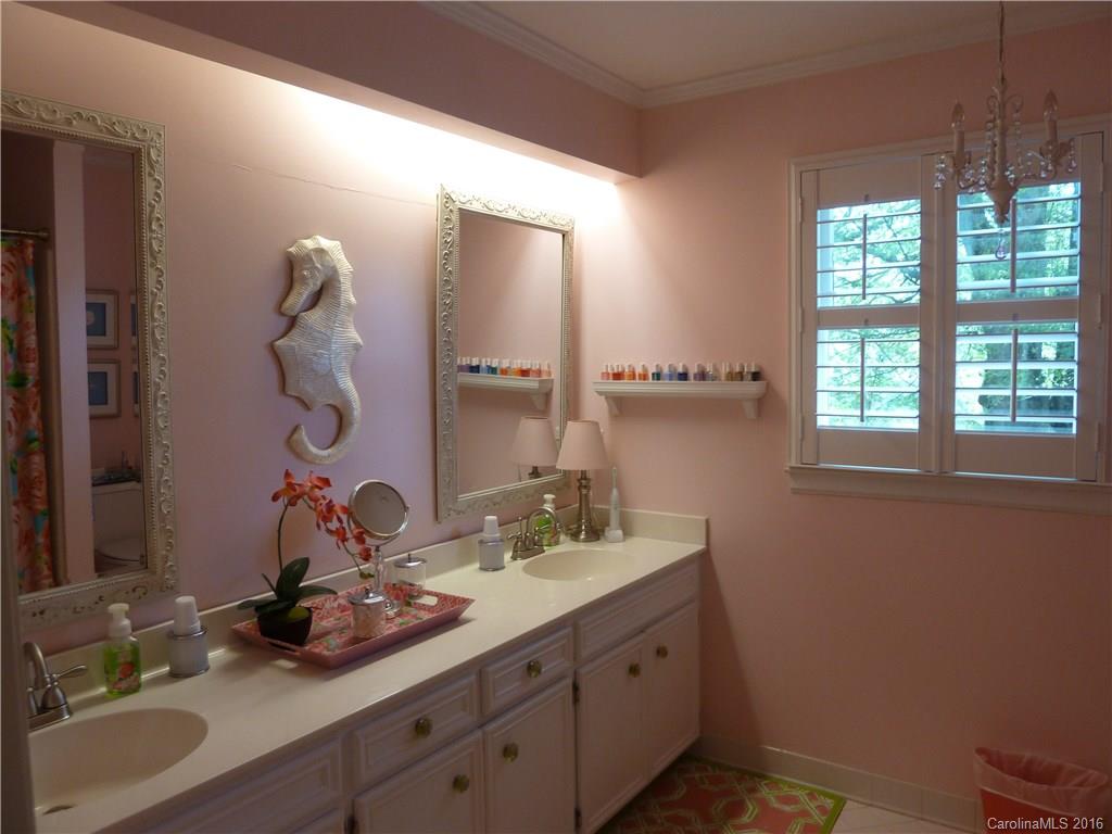 2424 Wolfe Ridge Road Charlotte NC 28210