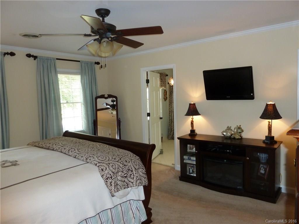 2424 Wolfe Ridge Road Charlotte NC 28210