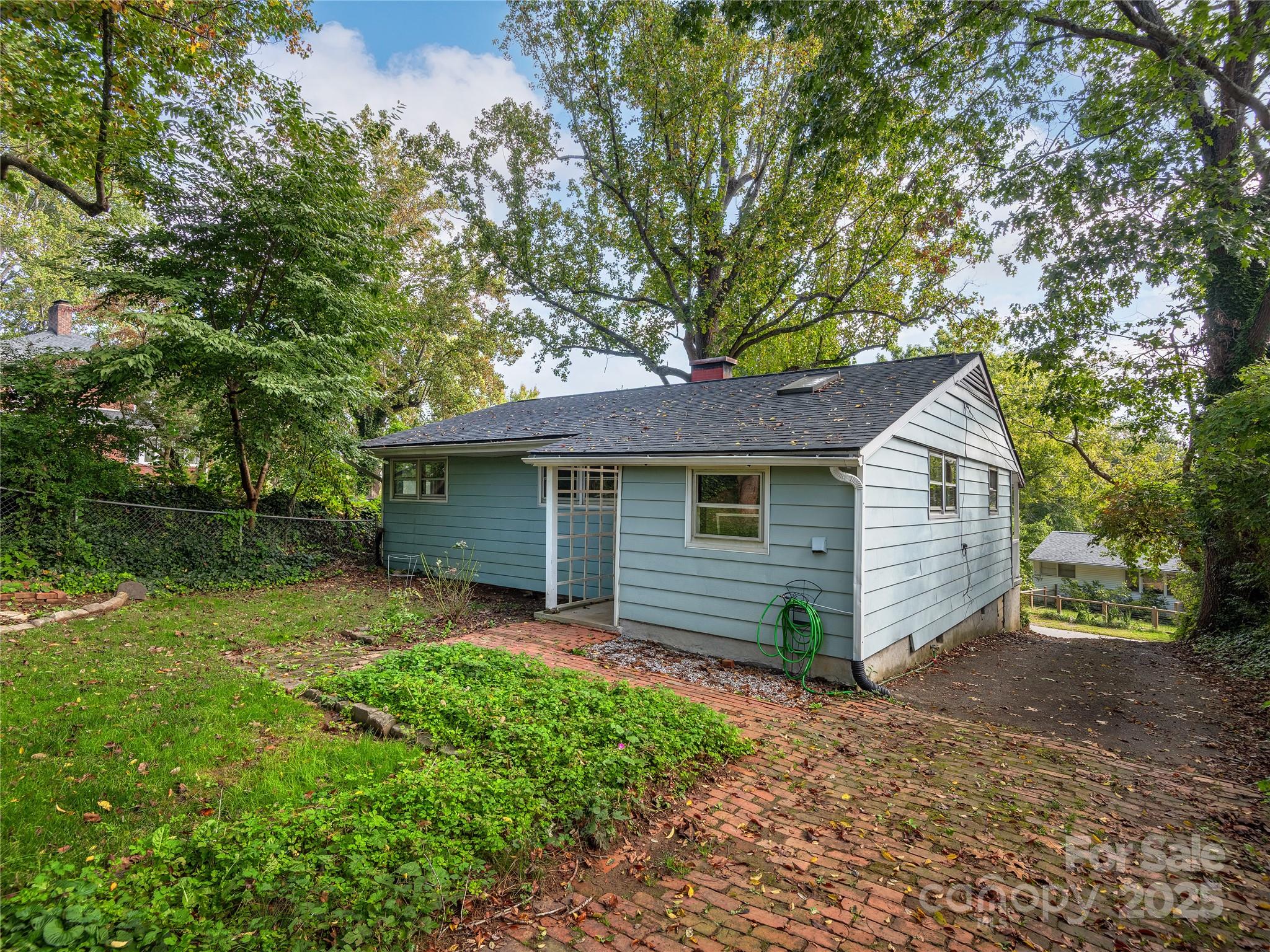 74 Brucemont Circle Asheville NC 28806