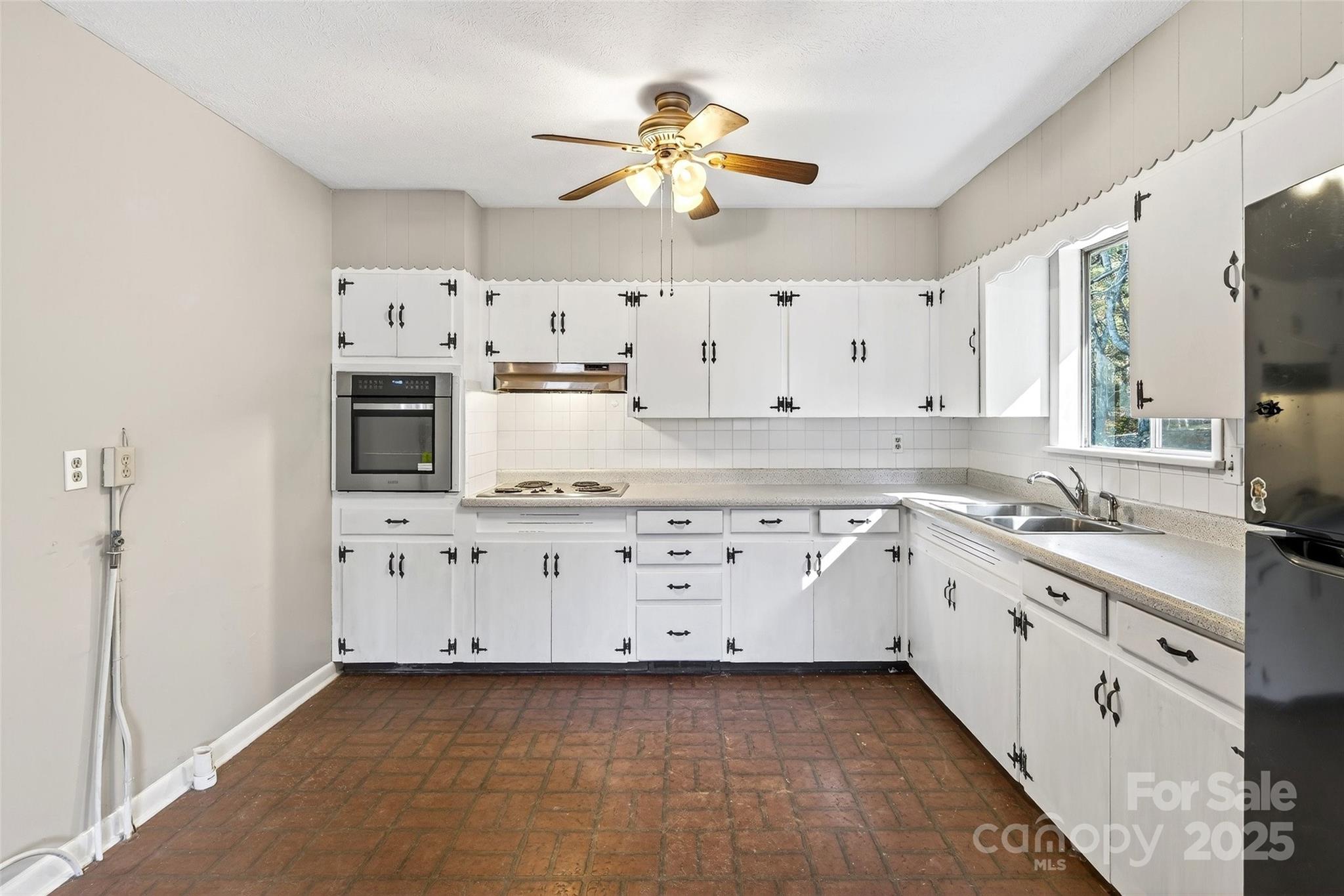 22 Woods Road Fairview NC 28730
