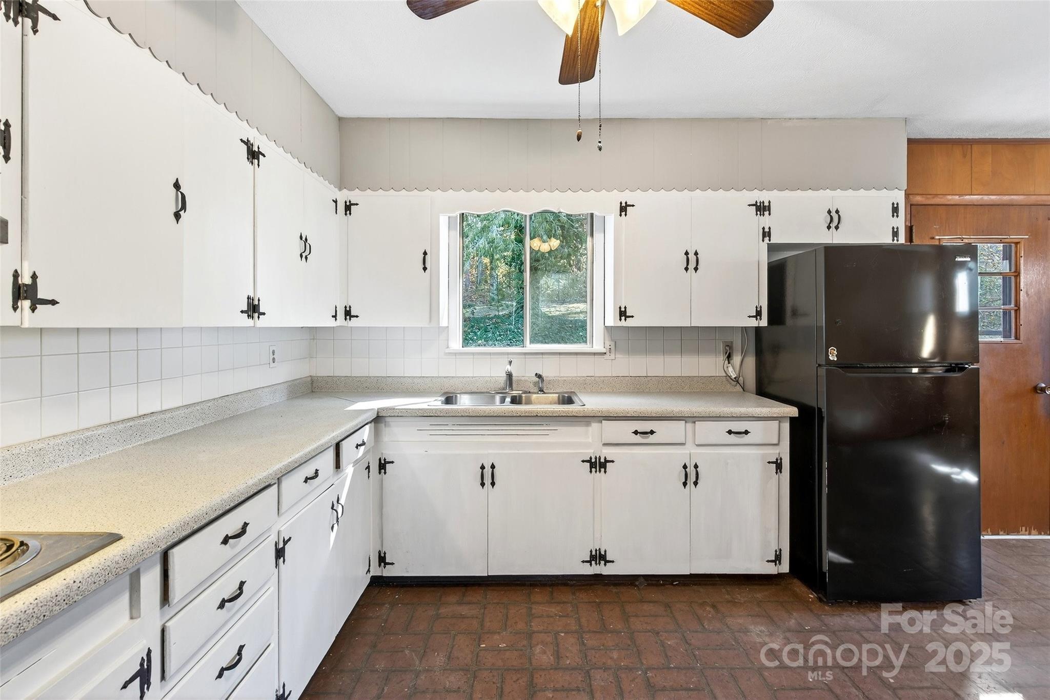 22 Woods Road Fairview NC 28730