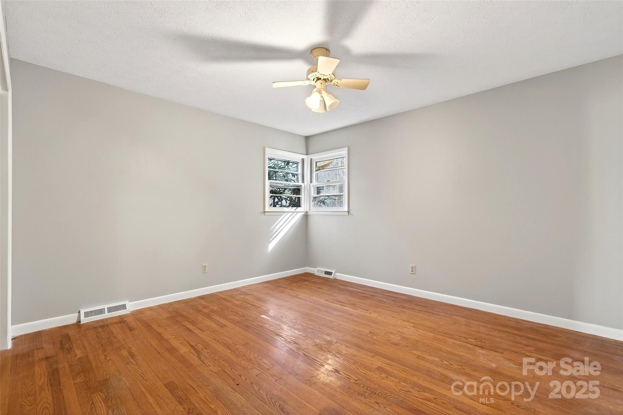 22 Woods Road Fairview NC 28730