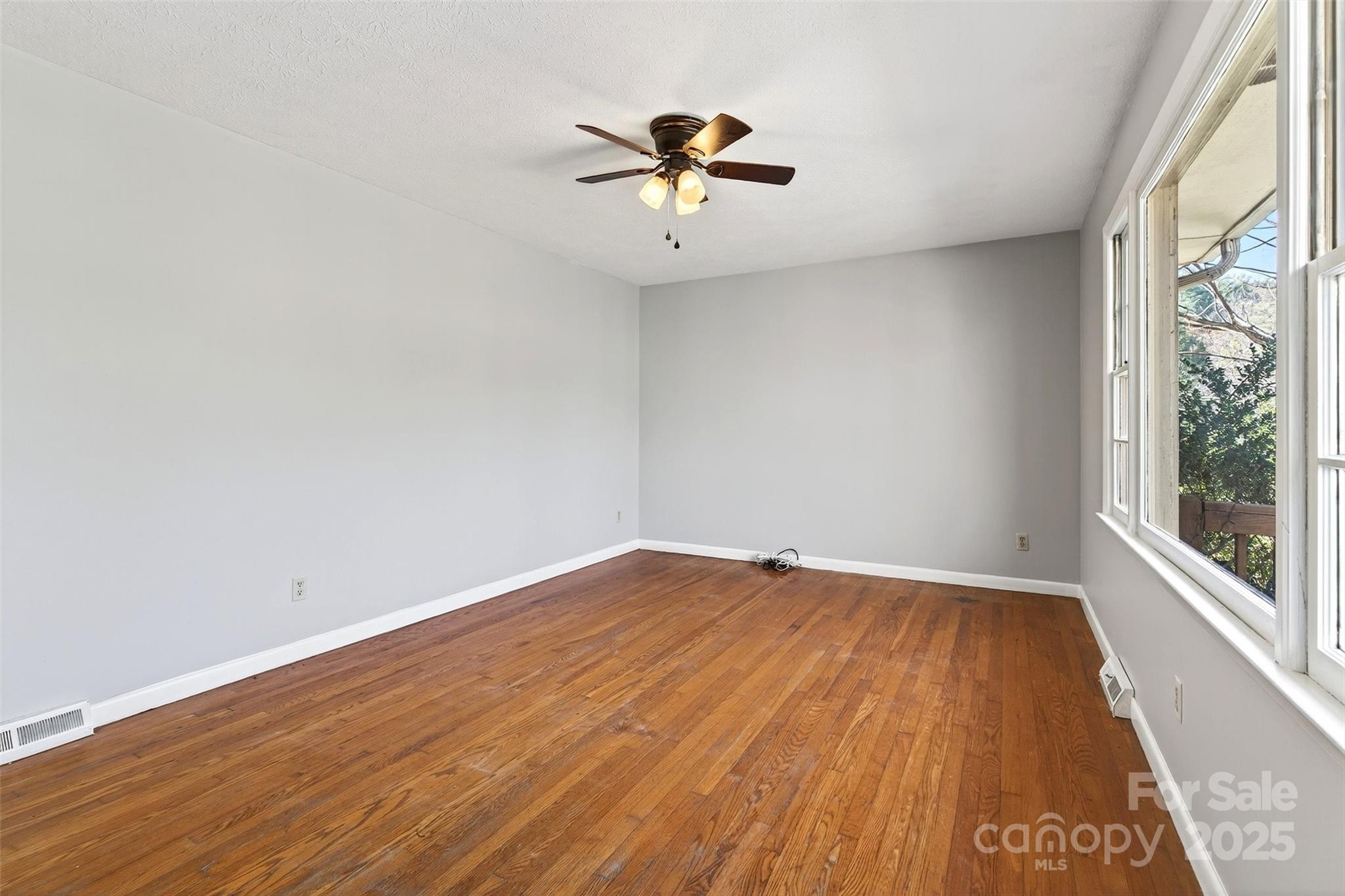 22 Woods Road Fairview NC 28730