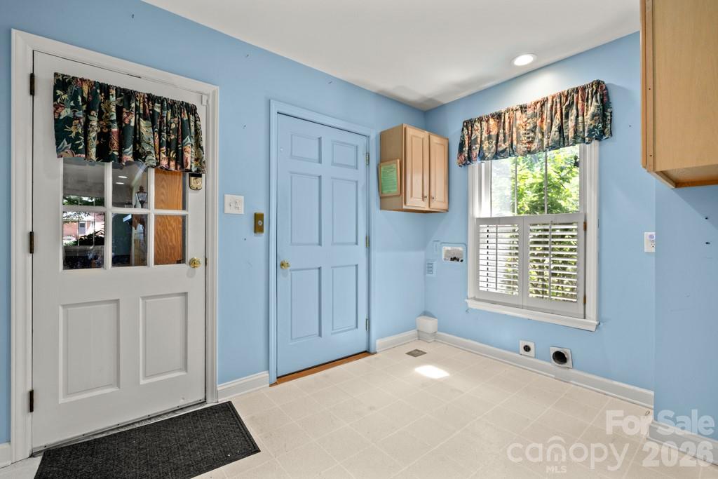 5335 Lansing Drive Charlotte NC 28270