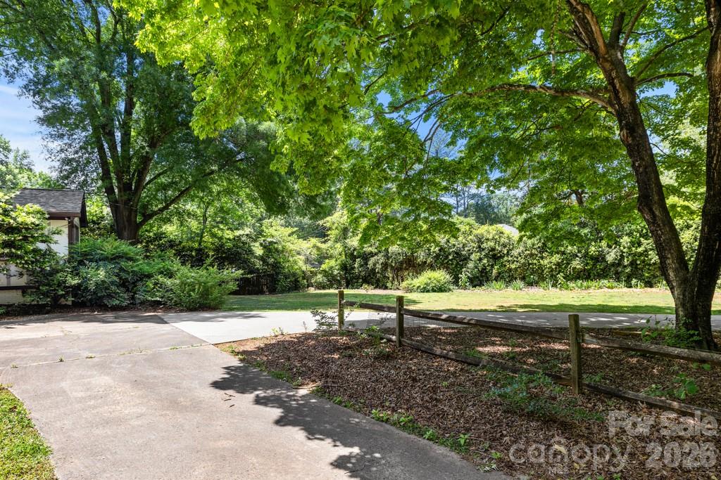 5335 Lansing Drive Charlotte NC 28270