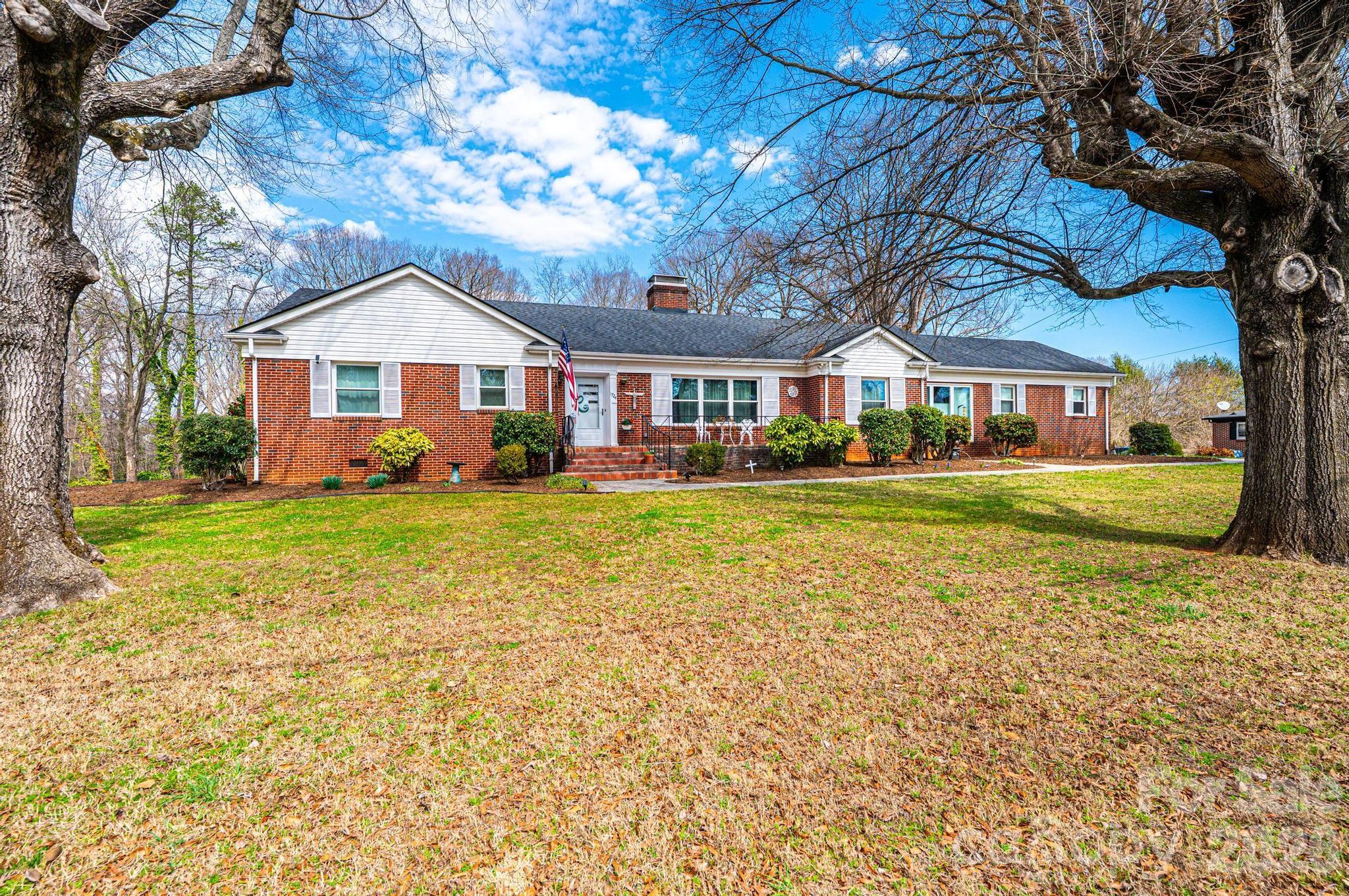 1724 2nd Avenue NW Hickory NC 28601