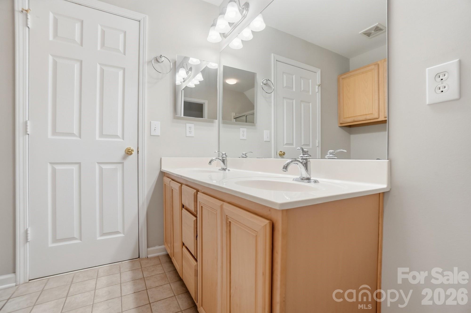 9904 Birch Knoll Court Charlotte NC 28213