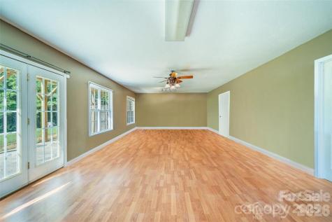 151 Willard Lane Hendersonville NC 28792